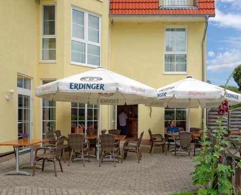 Die Terrasse des Landhotels *Am Peetscher See* in Mirow